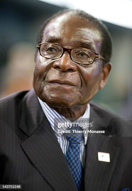 Zimbabwe President Robert Mugabe talks with his team during the second day of the FAO Summit in Rome, capital of Italy, on November 17, 2009. World...
