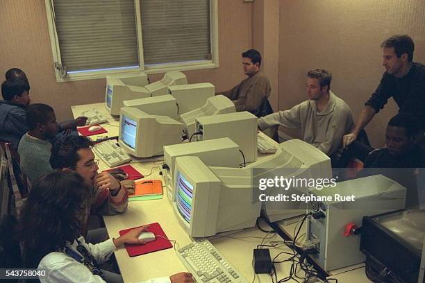 11 Aide Informatique Photos & High Res Pictures - Getty Images