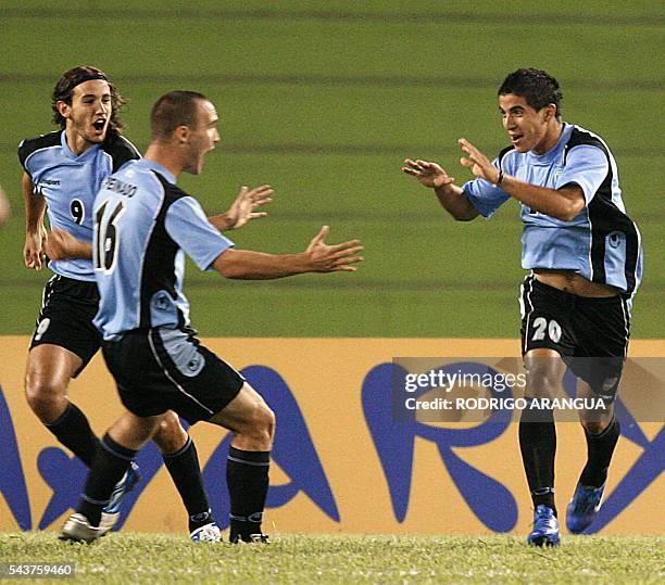 Juan Albin , de la seleccion de Uruguay, celebra con Danilo Peinado su gol ante Ecuador durante el partido por el Campeonato Sudamericano Sub-20 que...