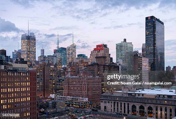 new york city's west side - garment district photos et images de collection