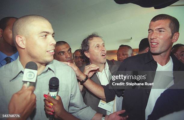 Ronaldo avec Zidane dans les loges du stade de France.