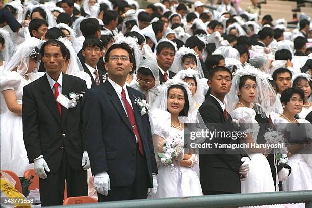 Marriage Reverant Moon 340 Rev Moon Photos et images haute résolution - Getty Images