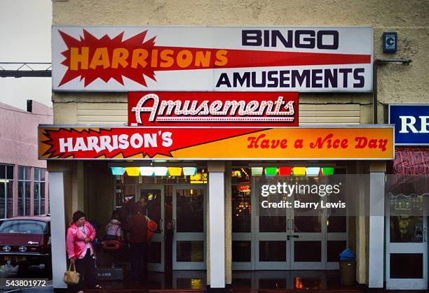 Harrisons amusements on a rainy day in Butlins holiday camp, Skegness. Butlins Skegness is a holiday camp located in Ingoldmells near Skegness in...