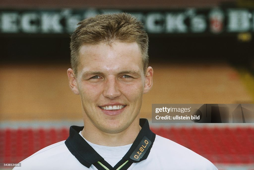 Fußballspieler Frank Rost . Aufgenommen Juli 1999. News Photo - Getty ...