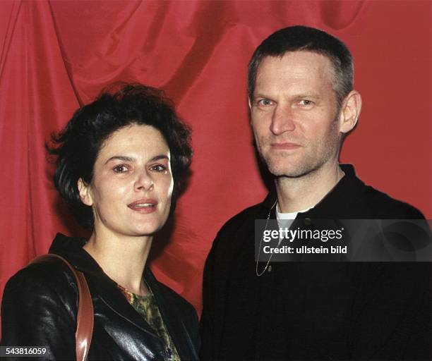 Die Schauspielerin Barbara Auer und Freund Martin Langer, aufgenommen im Februar 1999. Aufgenommen Februar 1999.