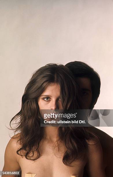Obermaier, Uschi *- model, actress, Germany - portrait with a man standing at her back - 1969