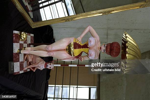 Werk des Künstlers Mathias Hansen. Die Plastik "Venus" besteht im Inneren aus Styropor außen umgibt sie eine Holzhülle. Der Berliner Künstler Mathias...