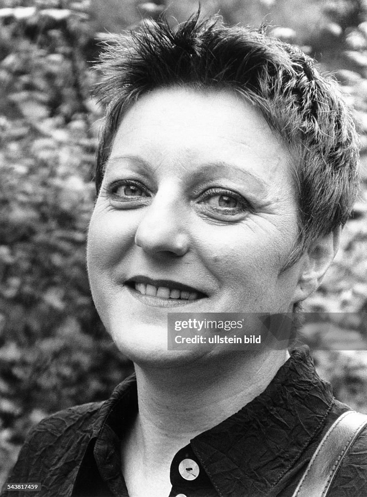 Mueller, Herta - Writer, Germany/Romania - portrait - 1994
