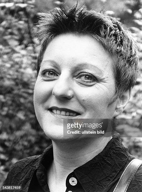 Mueller, Herta - Writer, Germany/Romania - portrait - 1994