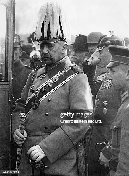 Hindenburg, Paul von - Officer, Politician, Field Marshal General, President of the Reich , Germany *02.10.1847-+At the memorial ceremony of Empress...