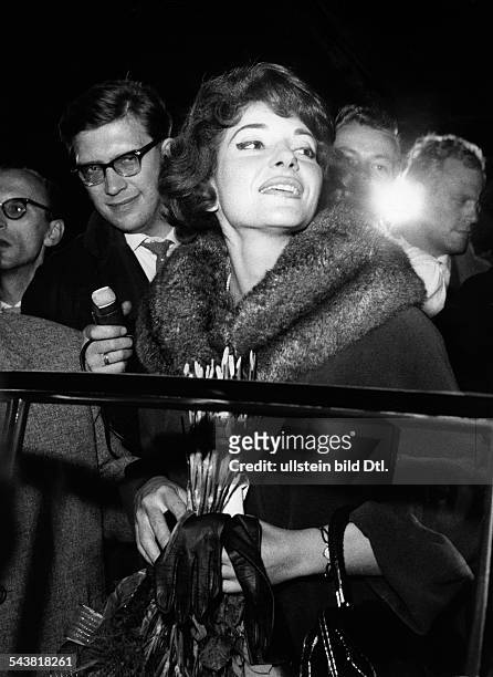 American-born Greek opera singer, Maria Callas at Templehof Airport, West Berlin, West Germany, 22nd October 1959. Maria Callas *-+Sängerin, Sopran,...