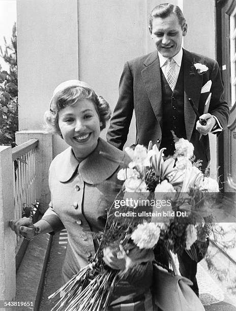 Rothenberger, Anneliese - Singer, Germany - marriage with Gerd Dieberitz - civil registry office in Hamburg Eppendorf-Winterhude