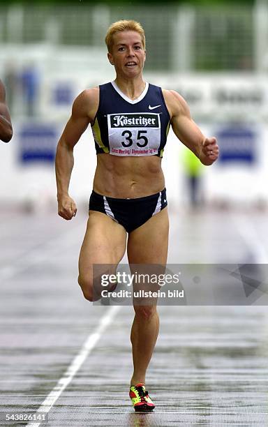Olympischer Tag beim 12. Zeiss Meeting in Jena 2001: Leichtathletin Grit Breuer beim 400 m-Lauf. .