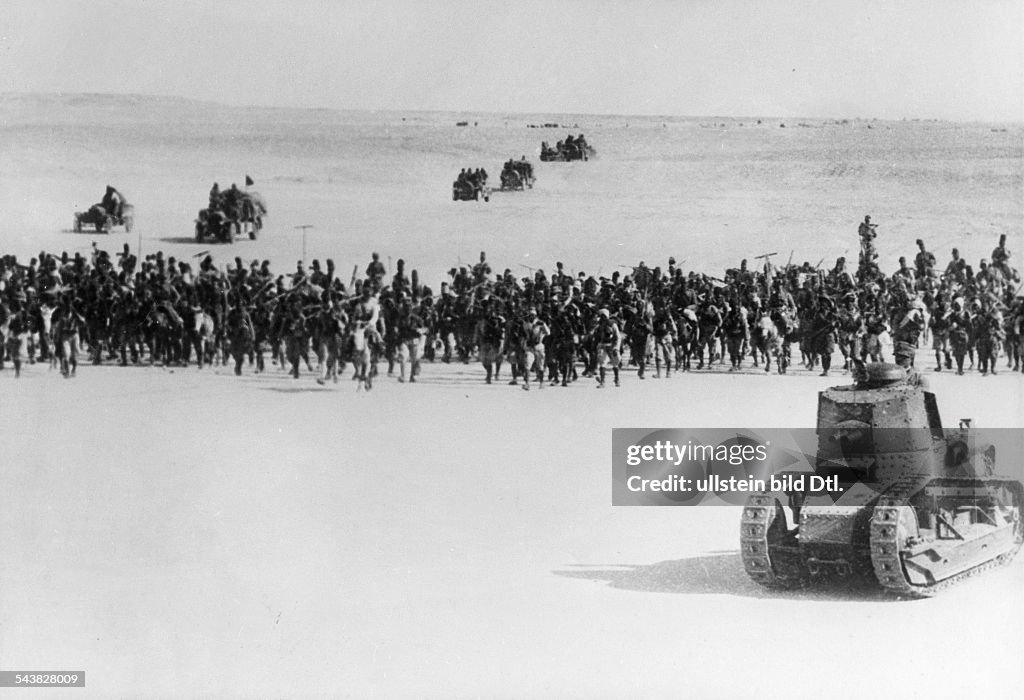 2.WW, East Africa , Theatre of war; Abyssinia, Somaliland (August40-Nov41) : Italian occupation of british-somaliland: Advance to Berberaabout 15.August 1940 - foreground tank Fiat 3000 B