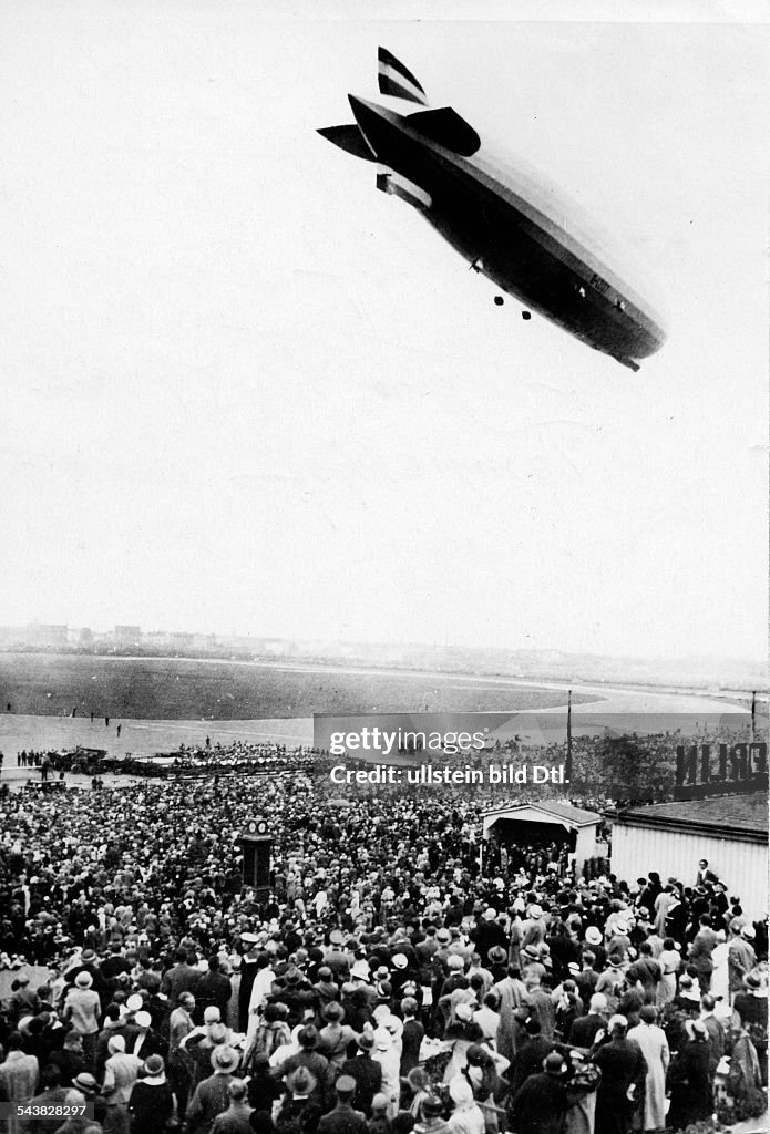 Germany Free State Prussia Berlin Berlin The rigid airship Zeppelin flying over the Berlin Tempelhof Airport - ca. 1929- Photographer: Walter Gircke- Published by: 'B.Z.' Vintage property of ullstein bild