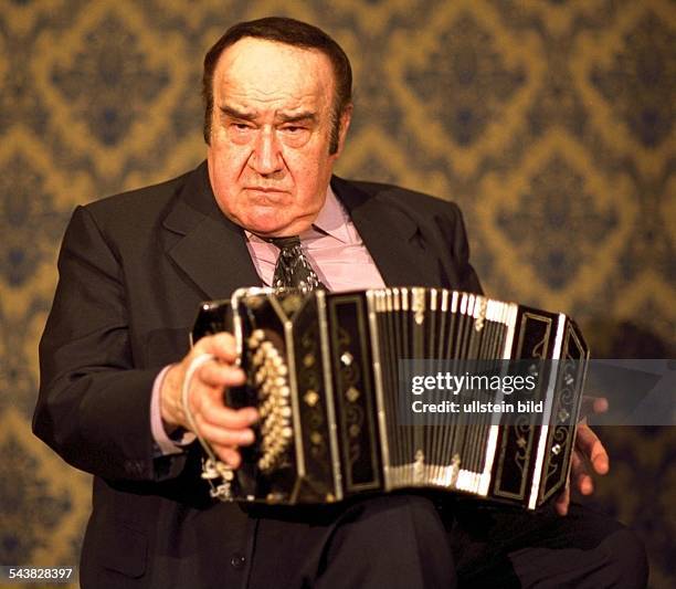 Jose Libertella Tango-Spieler mit seinem Bandoneon. Einzelaufnahme