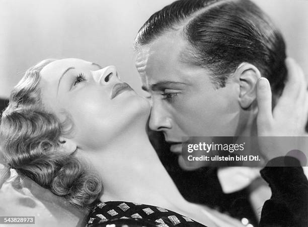 Movie Calvacade, directed by Frank Lloyd, USA 1933 based on a play by Noel Coward. Still with Ursula Jeans and Frank Lawton. Fox film