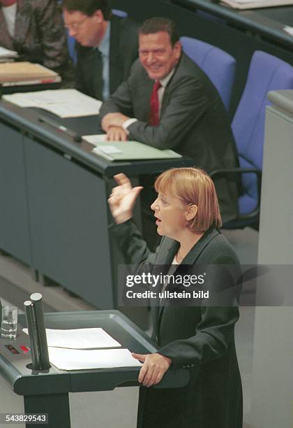 Berlin, Deutscher Bundestag, : Debatte zum Stand des Vereinigungsprozesses zehn Jahre nach der Herstellung der staatlichen Einheit. Die...
