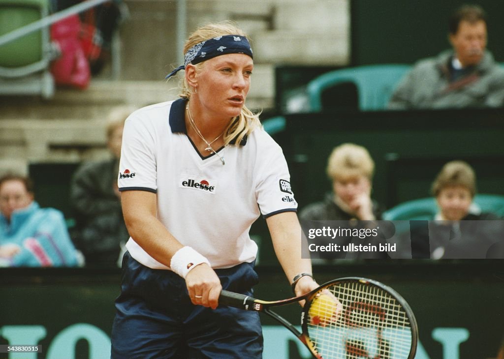 Barbara Rittner Die deutsche Tennisspielerin Barbara Rittner beim Aufschlag. Mit der ...