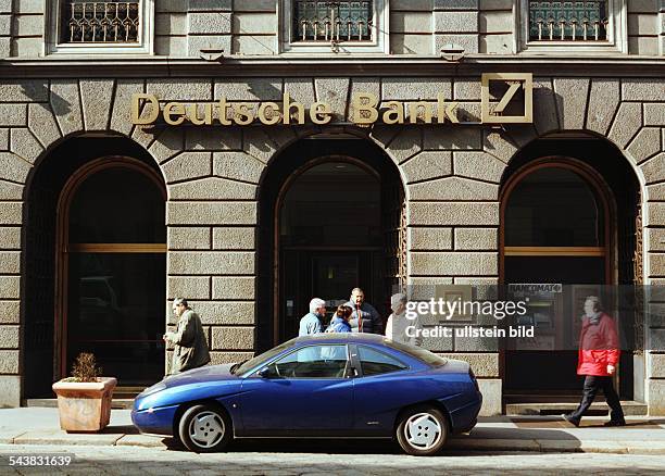 Filiale der Deutsche Bank AG in Mailand. Ausland. .