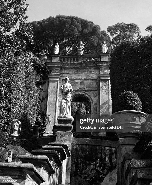 Italy Lazio 1870-/1861-70 Stato Pontifico / Papal State Roma Rome In the garden of the Palazzo Colonna - ca. 1937- Photographer: Regine Relang-...