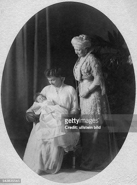 Auguste Viktoria - German Empress, Queen of Prussia*22.10.1858-+- and Crown Princess Cecilie with her youngest daughter Princess Cecilie - undated,...
