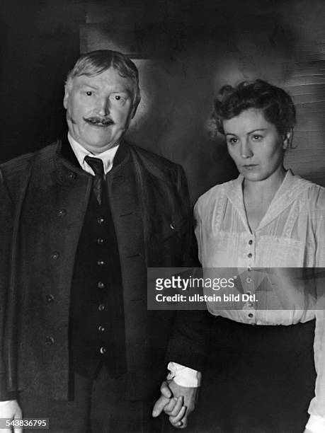 Krauss, Werner - Actor, Germany*23.06.1884-+- as mayor with Kaethe Gold as Anni Tanner in 'Das hohe Haus' by Juliane Kay, Staatstheater Berlin,...