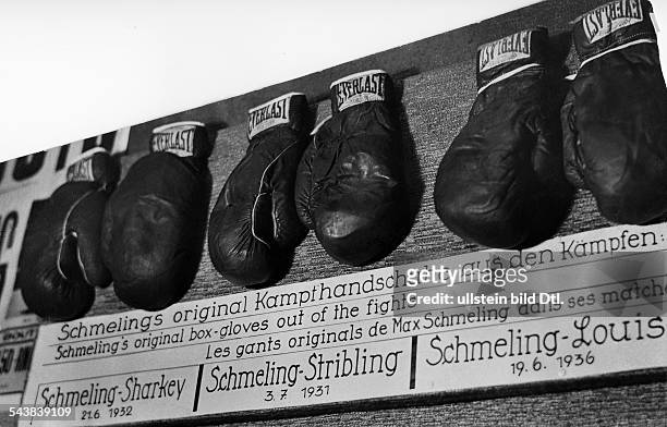 Schmeling, Max - Boxer, Germany*28.09..2005+- original box gloves out of he fights Schmeling-Sharkey , Schmeling-Stribling and Schmeling-Louis -...
