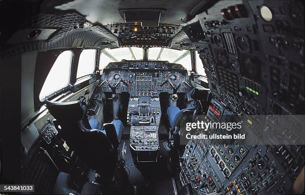 Cockpit in einer Concorde der Air France. Flugzeug; Luftfahrt; Technik; Steuerung; Instrumente Aufnahmedatum:2000.