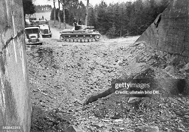 Campaign in the west / battle of france 10.05.-: Belgium - german military bypassing a blown up street section. No further information.- ca. -...