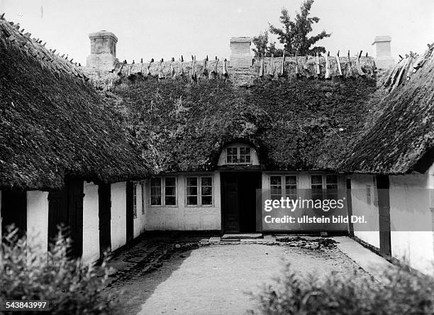 German Empire Free State Prussia - Schleswig-Holstein Provinz - : Frisia: half- timbered frisian house, exterior view from the back - Photographer:...