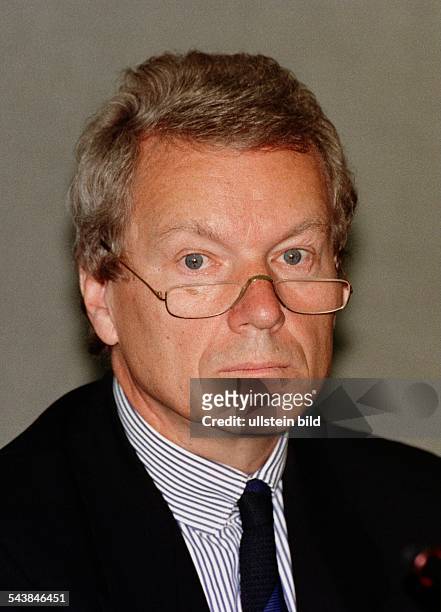 Diethart Breipohl, Vorstandsmitglied des Versicherungsunternehmens Allianz Holding AG. .