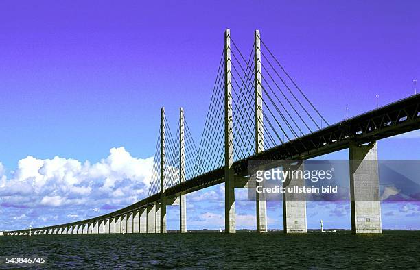 Malmö, Schweden: Öresundbrücke verbindet Dänemark und Schweden über die Ostsee. .
