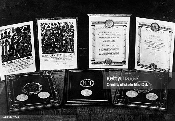 Sweden Stockholm Stockholm The Nobel Prize certificates and medals from the year 1933. - Photographer: Sennecke- 1933Vintage property of ullstein bild