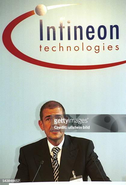 Ulrich Schumacher, Vorstandsvorsitzender der Infineon Technologies AG, bei einer Rede während des Festaktes zur Grundsteinlegung des neuen...
