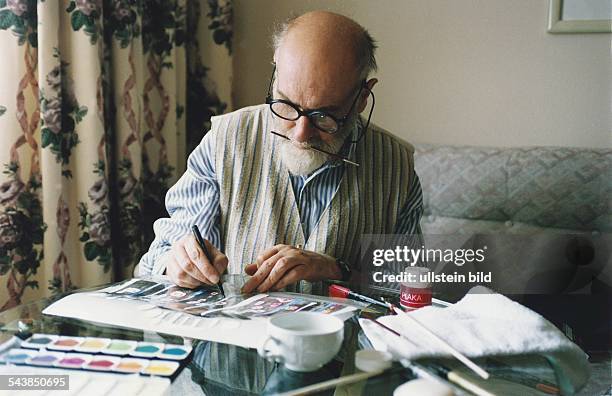 Hundertwasser, Friedensreich *-+Maler, Kuenstler, Oesterreich- sitzt malend in haeuslicher Atmosphaere an einem Tisch -