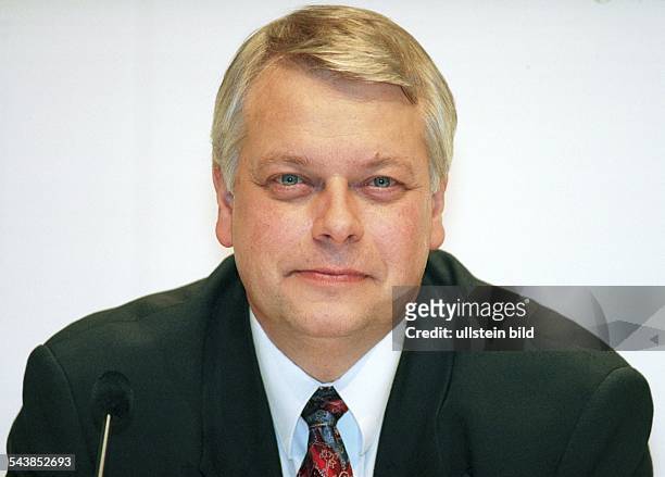 Harald Stöber, Vorstandsvorsitzender der Mannesmann Arcor AG. .