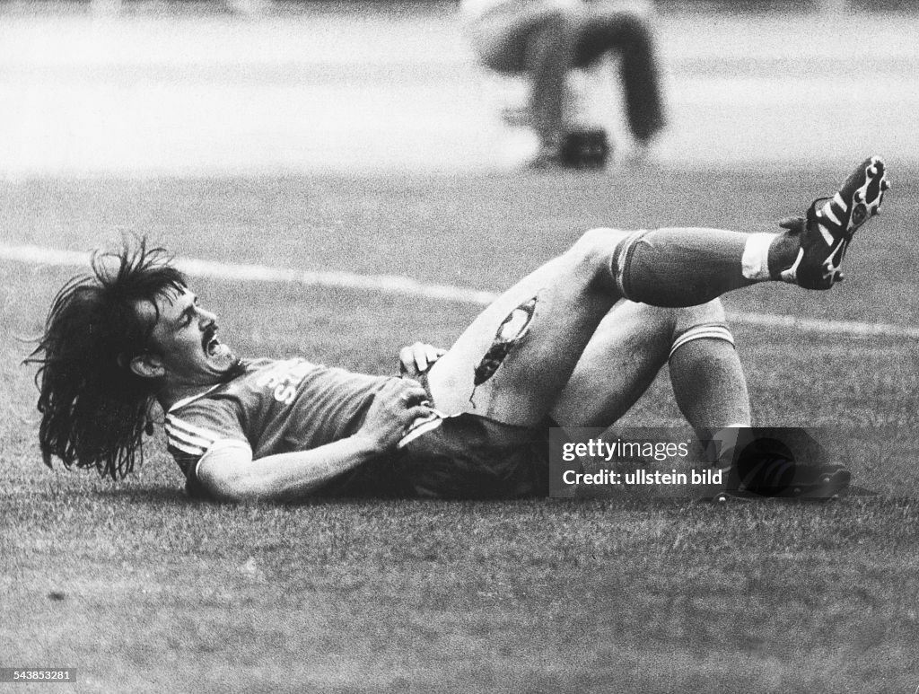 Edwald Linen Ewald Lienen, Fußballspieler von Arminia Bielefeld, erleidet im... News ...