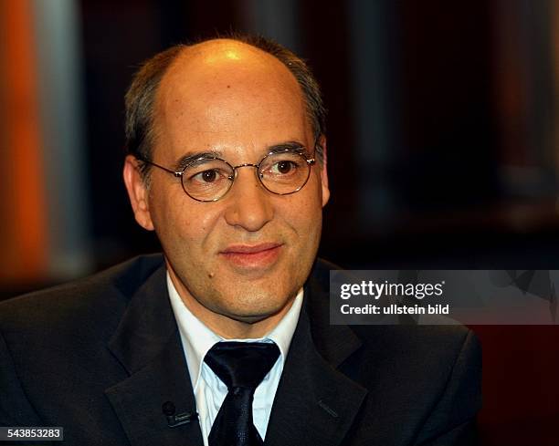 Gregor Gysi, PDS-Kandidat für das Amt des Regierenden Bürgermeisters von Berlin bei den Senatsneuwahlen im September 2001, zu Gast in der...