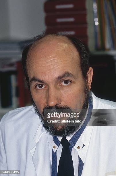 Johannes Ring Arzt, D Dermatologe, Allergologe, Facharzt für Hautkrankheiten Einzelaufnahme Aufgenommen um 1995.