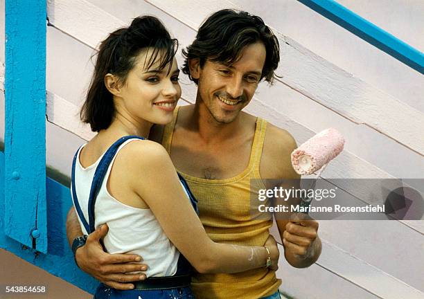 French actors Beatrice Dalle and Jean-Hugues Anglade on the set of the film 37°2 Le Matin, by French Director Jean-Jacques Beineix.