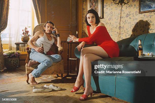 French actors Jean-Hugues Anglade and Beatrice Dalle on the set of the film 37°2 Le Matin, by French Director Jean-Jacques Beineix.