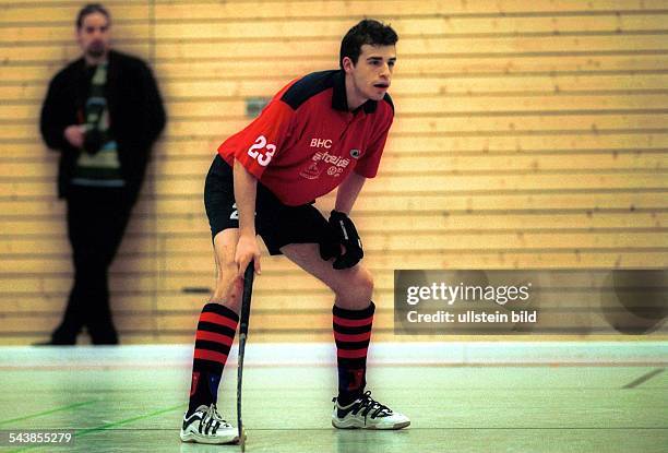 Hockeyspieler Florian Keller vom Berliner HC beim Hallenhockey. .