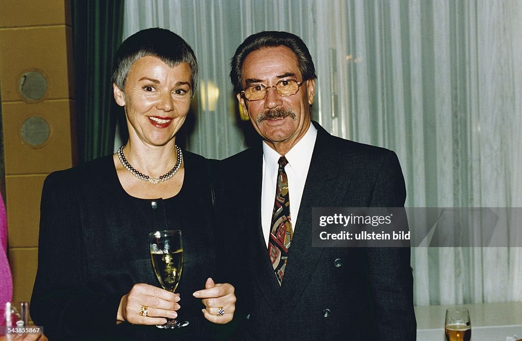 Korrespondentin Der ARD Und Schriftstellerin Gabriele Krone Schmalz korrespondentin-der-ard-und-schriftstellerin-gabriele-krone-schmalz