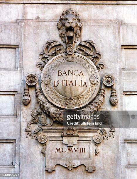 Relief an einem Bankgebäude mit Schriftzug der Bank von Italien , der zentralen Notenbank. .