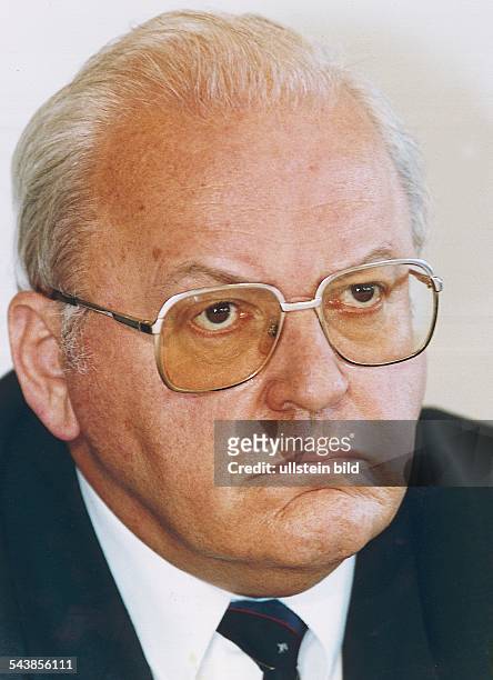 Roman Herzog, Kandidat für die Wahl zum Bundespräsidenten im Januar 1994, mit ärgerlichem Gesichtsausdruck. Aufgenommen 1994.