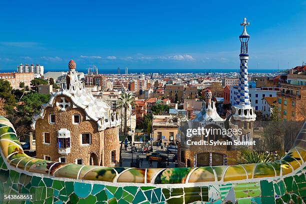 park guell, barcelona, spain - barcelona day photos et images de collection