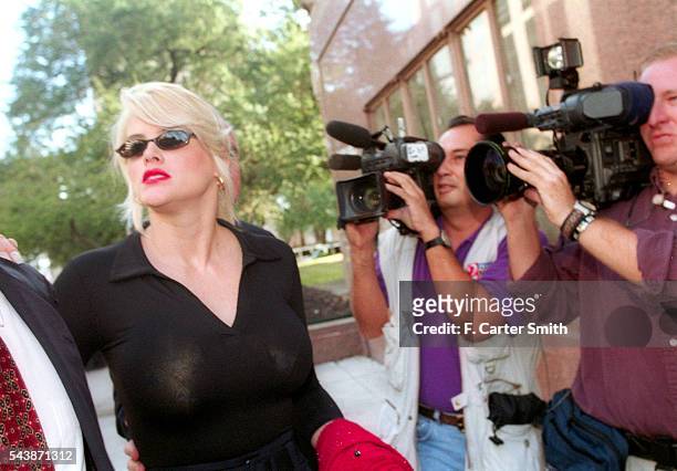 Actress and model Anna Nicole Smith arrives at the Harris County Courthouse for the opening day of the probate trial of the estate of her late...