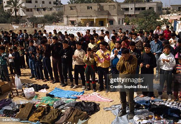 Muslims In Gaza Children Of Gaza Gaza Massacre Photos and Premium High Res Pictures ...
