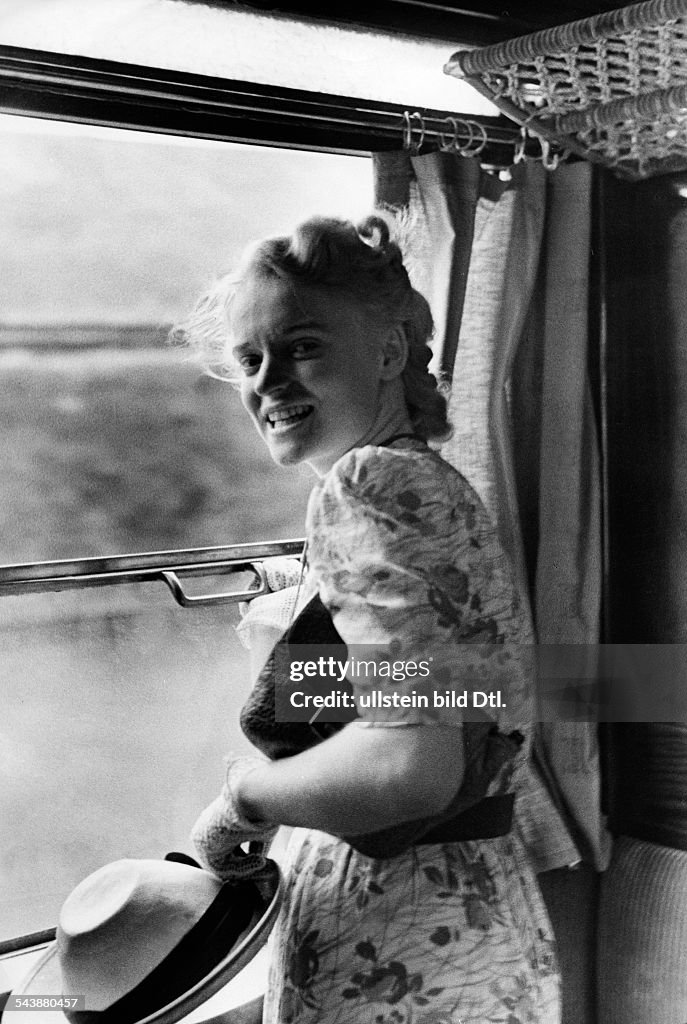 German Empire : Young woman standing at the open window in a train cabin - Photographer: Paul Mai- undatedVintage property of ullstein bild